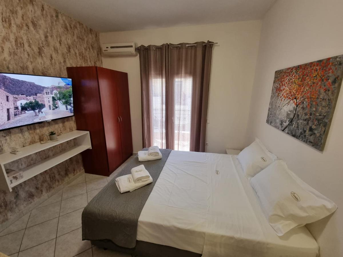 Premium Suites Ofrinion Exterior photo