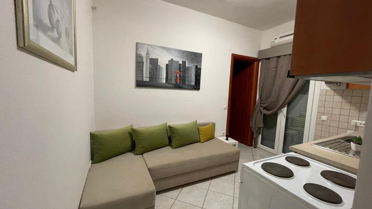 Premium Suites Ofrinion Exterior photo