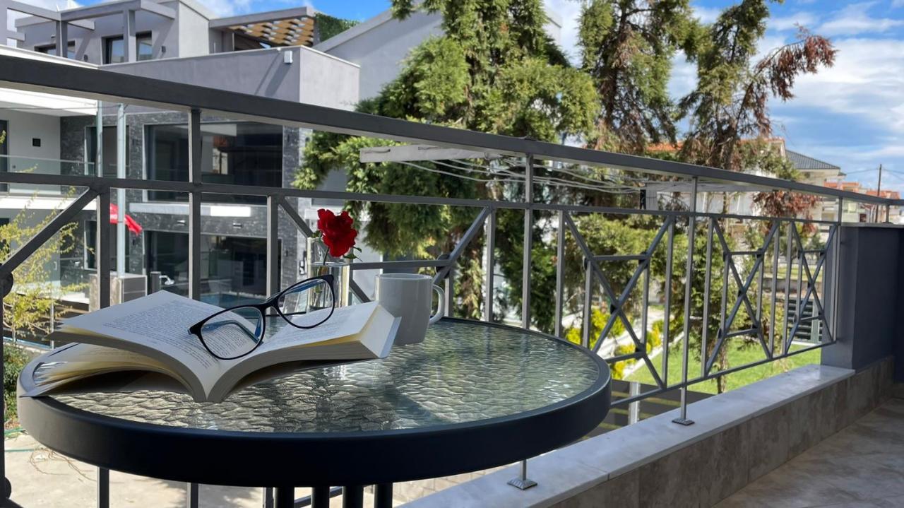 Premium Suites Ofrinion Exterior photo